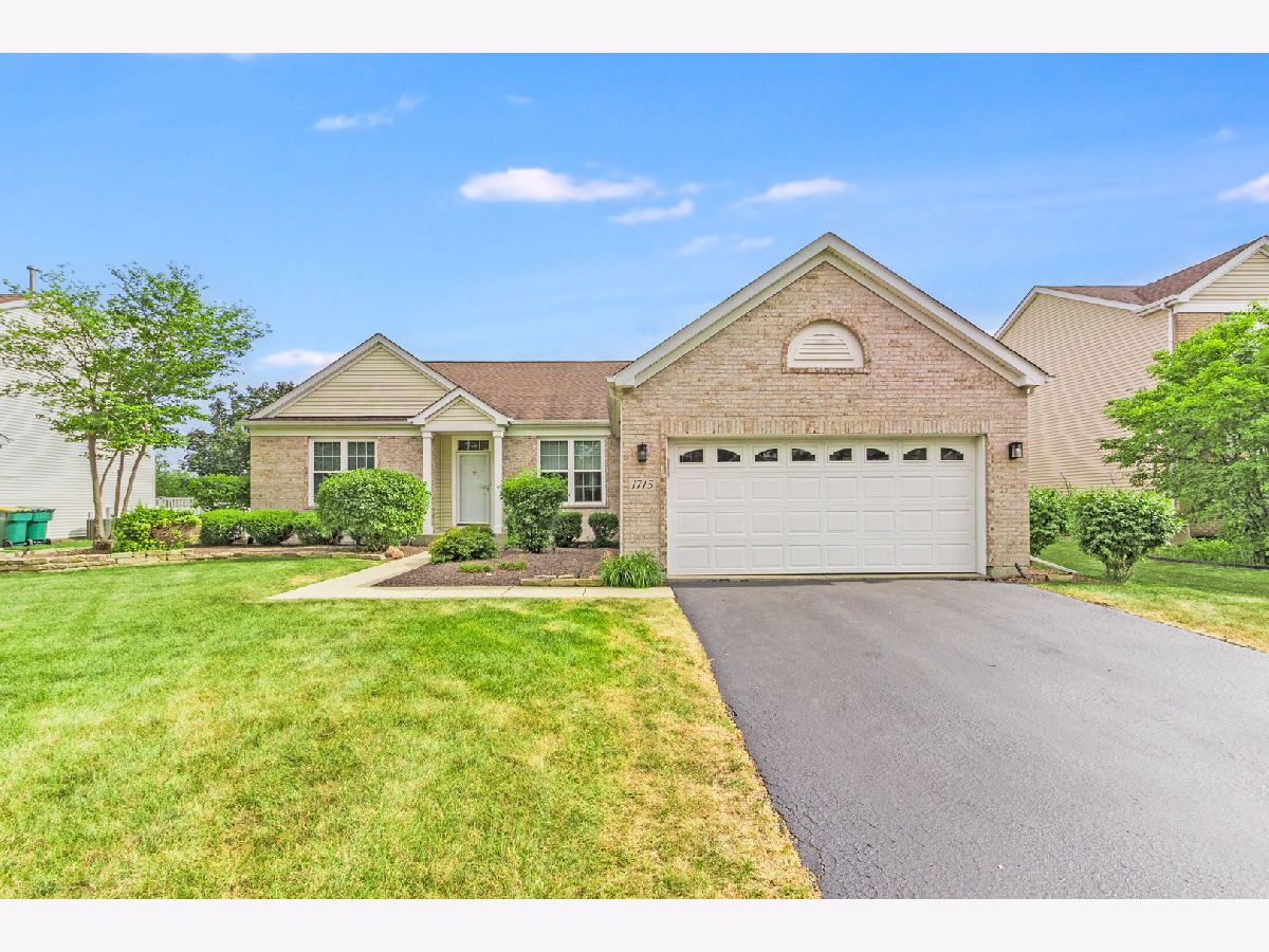 Townhomes & Condos & Homes For Sale Walnut Trails Shorewood Illinois, 1715 Wintercrest Court