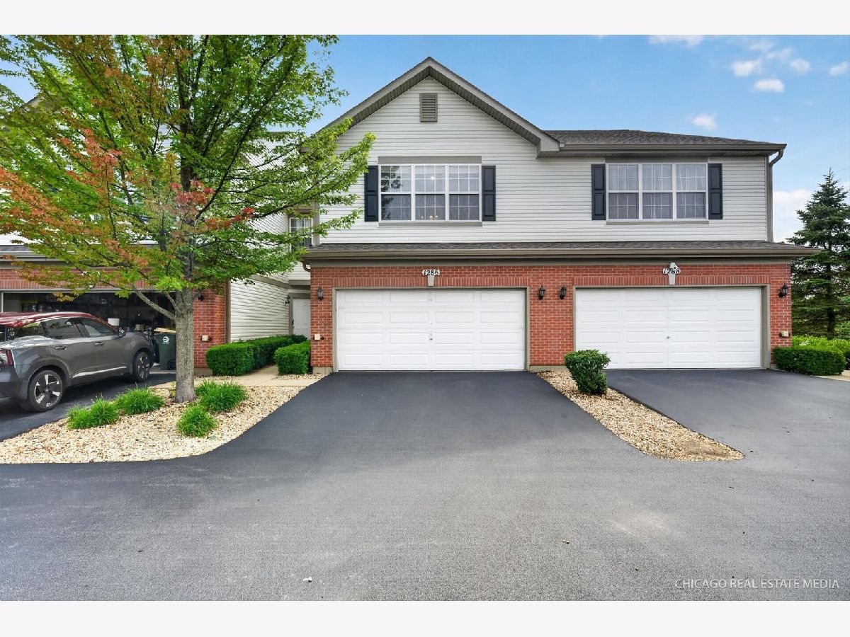 Townhomes For Sale Fairfield Lakes Round Lake Illinois, 1286 Black Wolf Road