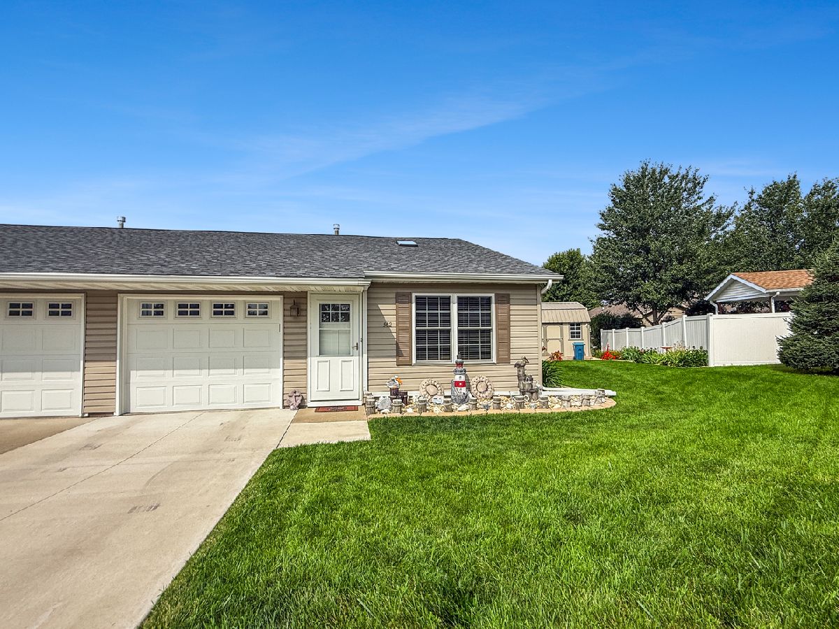  For Sale Dixon Illinois, 562 Pine Meadow Drive