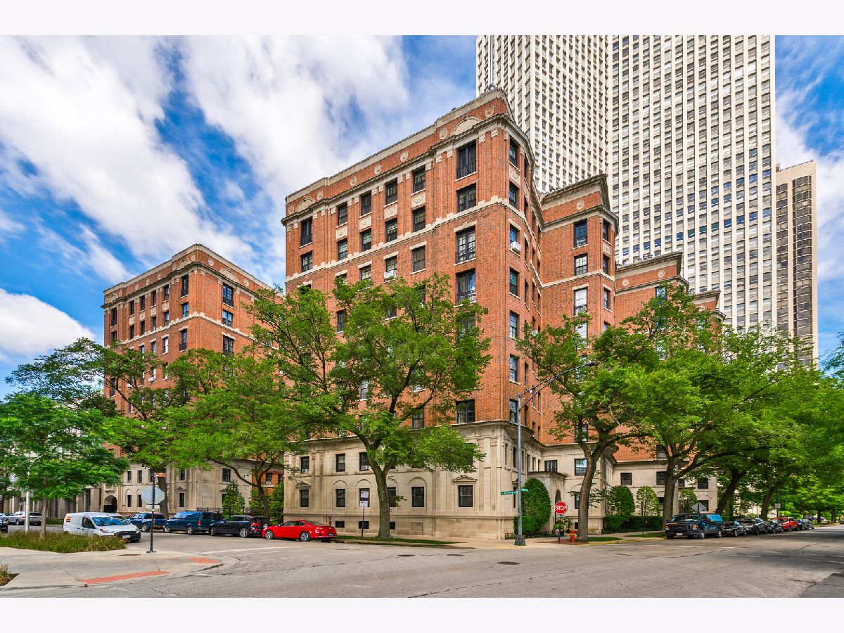 Condominiums Rented Marlborough Chicago Illinois, 400 Deming