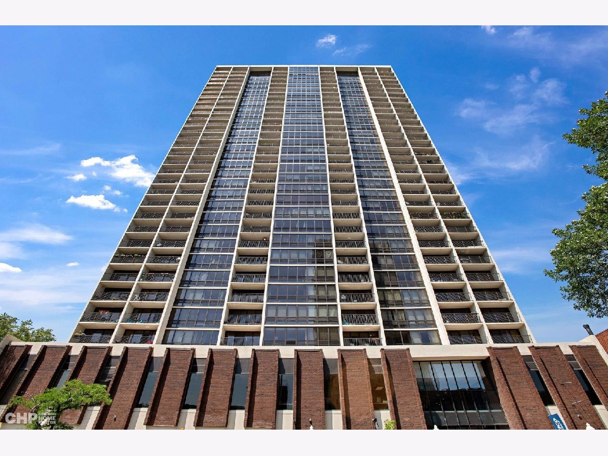 Condominiums For Rent Americana Towers Chicago Illinois, 1636 Wells
