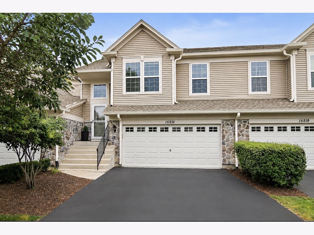  For Sale Lockport Illinois, 16816 Locust Lane