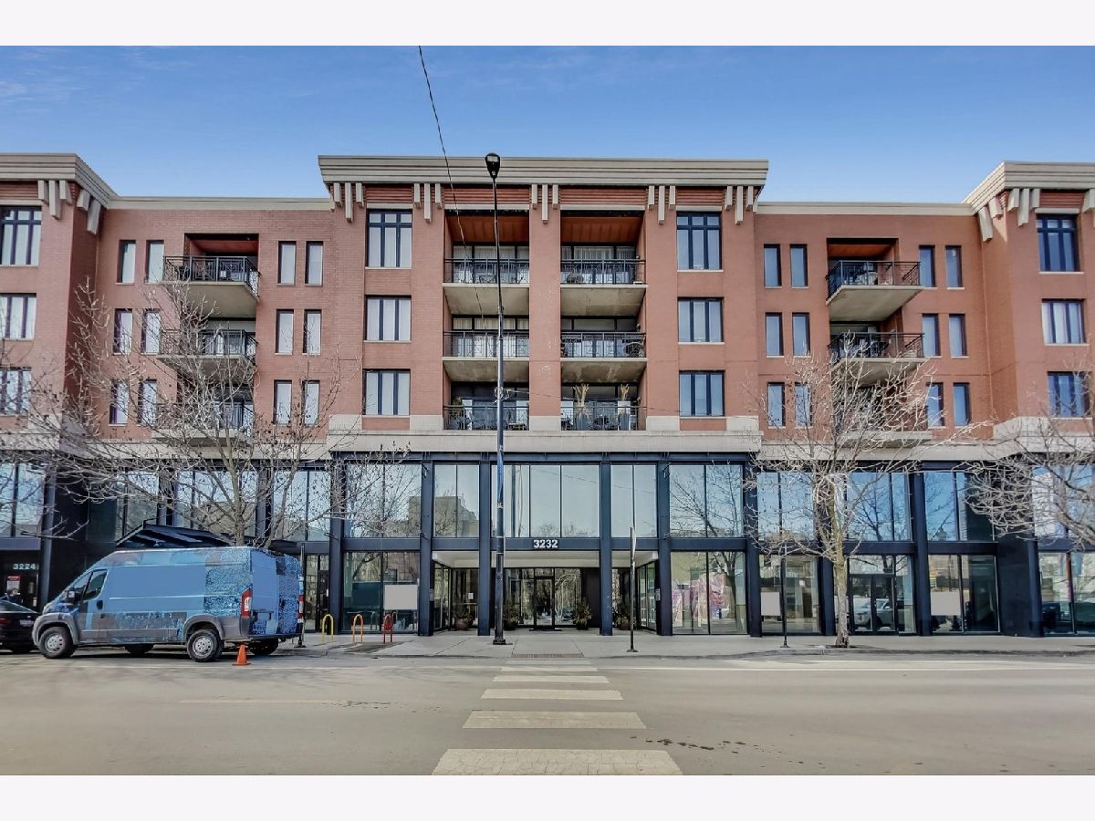 Condominiums For Rent Plaza 32 Chicago Illinois, 3232 Halsted