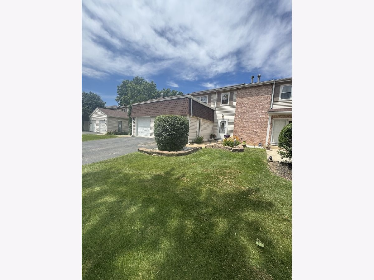  For Sale Bolingbrook Illinois, 140 Julie Road
