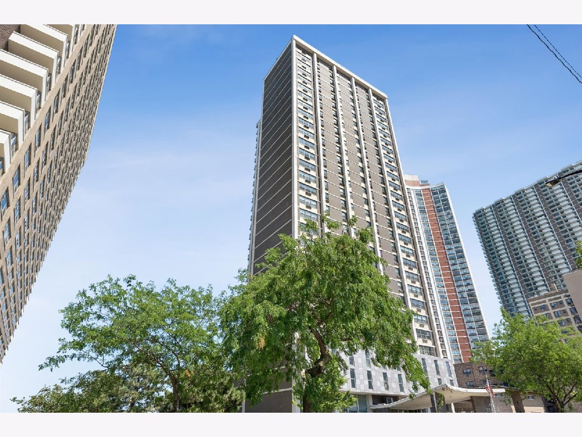  For Sale Chicago Illinois, 6147 Sheridan Road