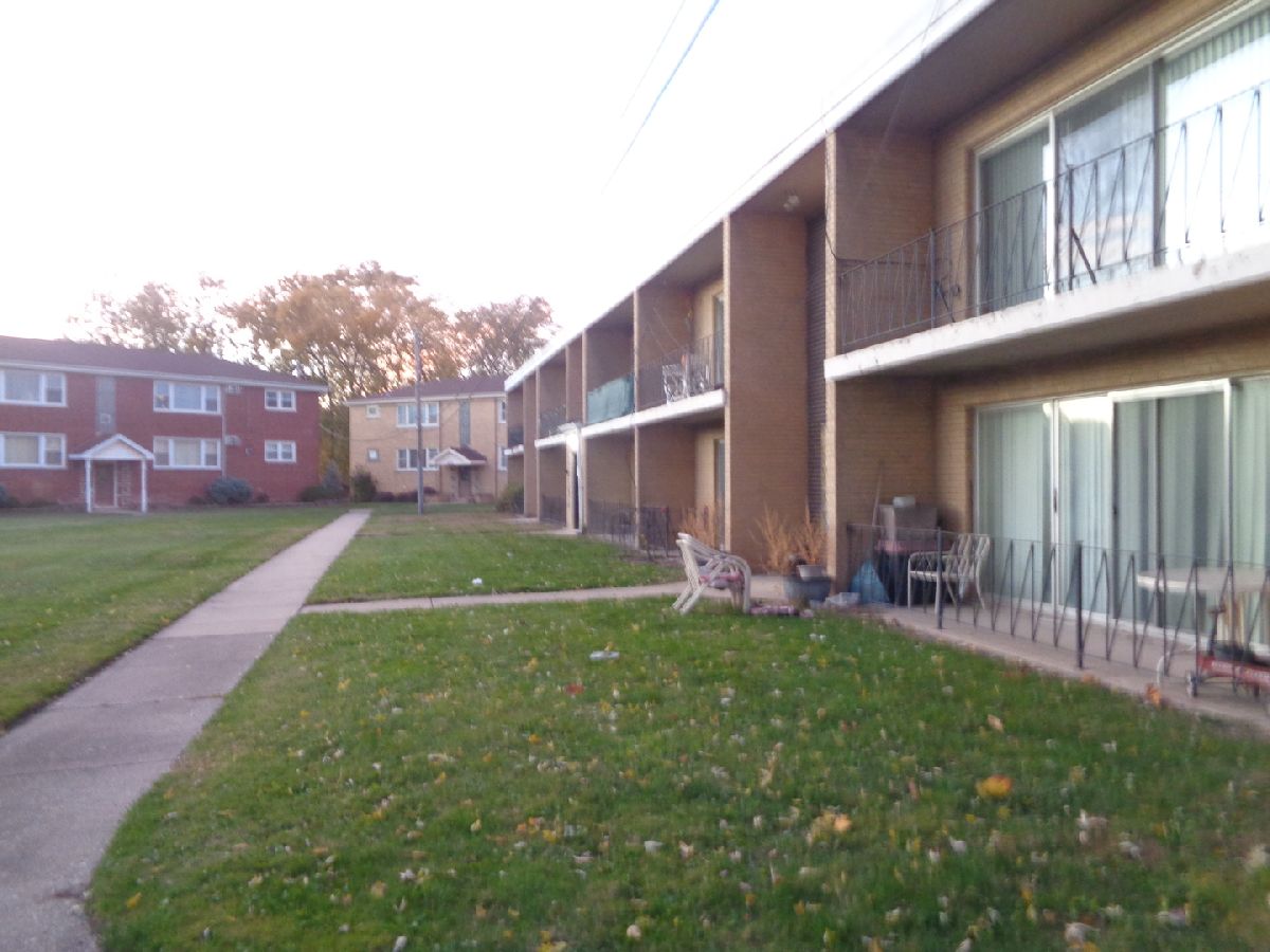  Rented Chicago Ridge Illinois, 5818 107th Courtway