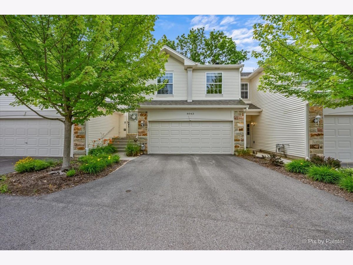  For Sale Carpentersville Illinois, 8043 Sierra Woods Lane
