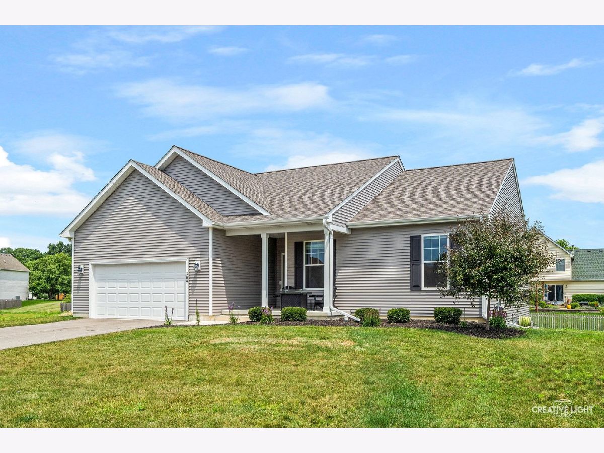  For Sale Sandwich Illinois, 1209 Oakmont Court