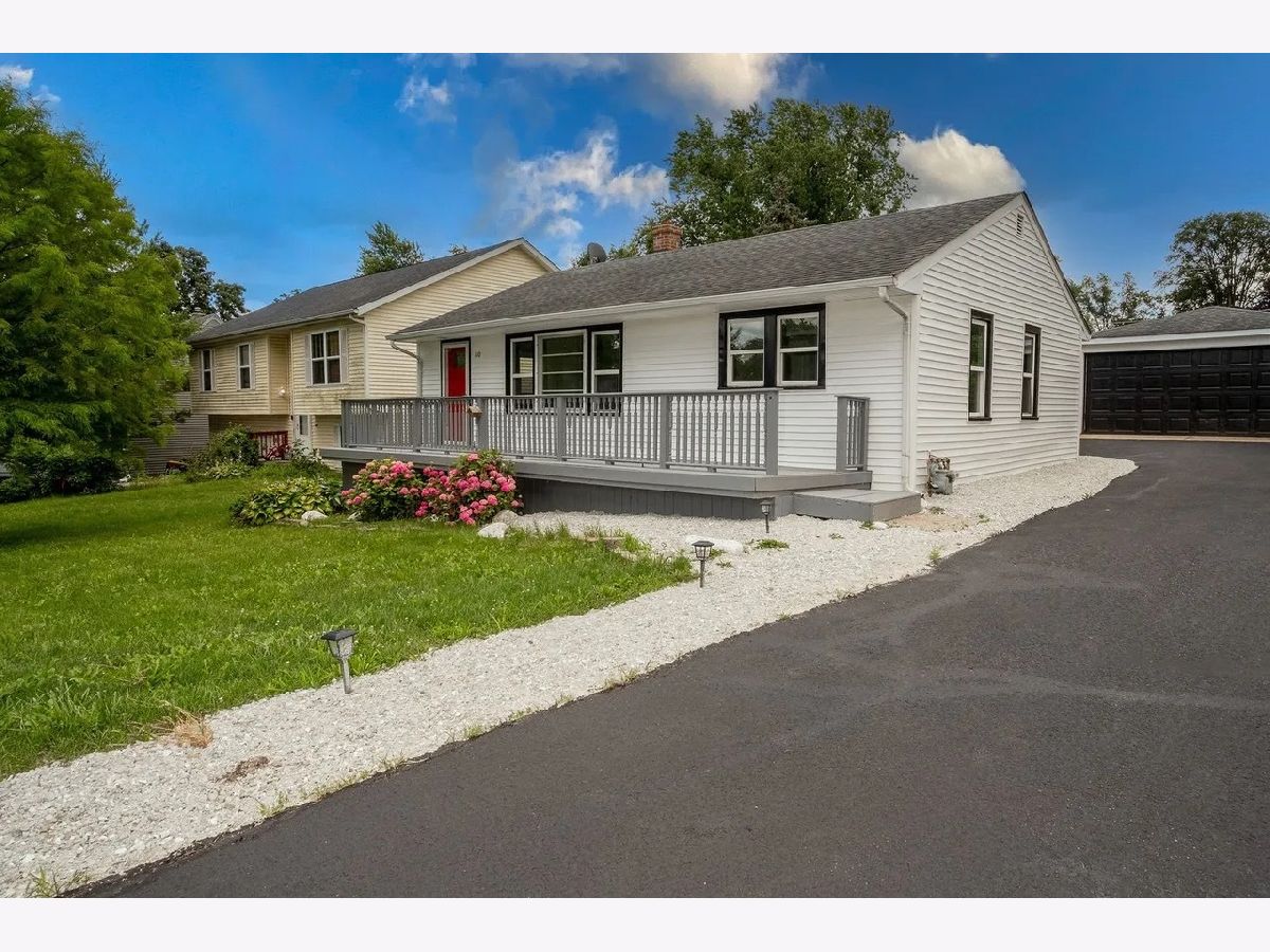  For Sale Lake In The Hills Illinois, 110 Hunters Path