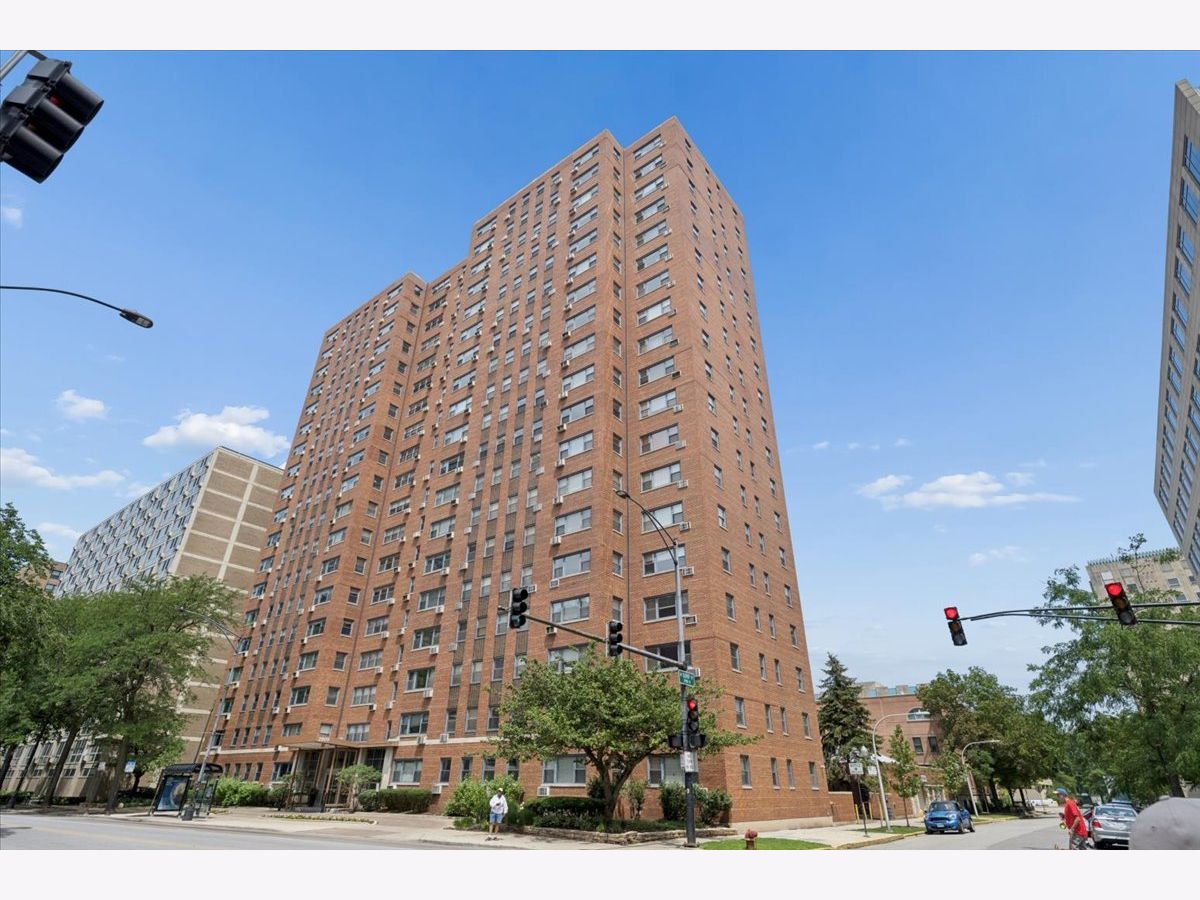  For Sale Chicago Illinois, 2909 Sheridan Road