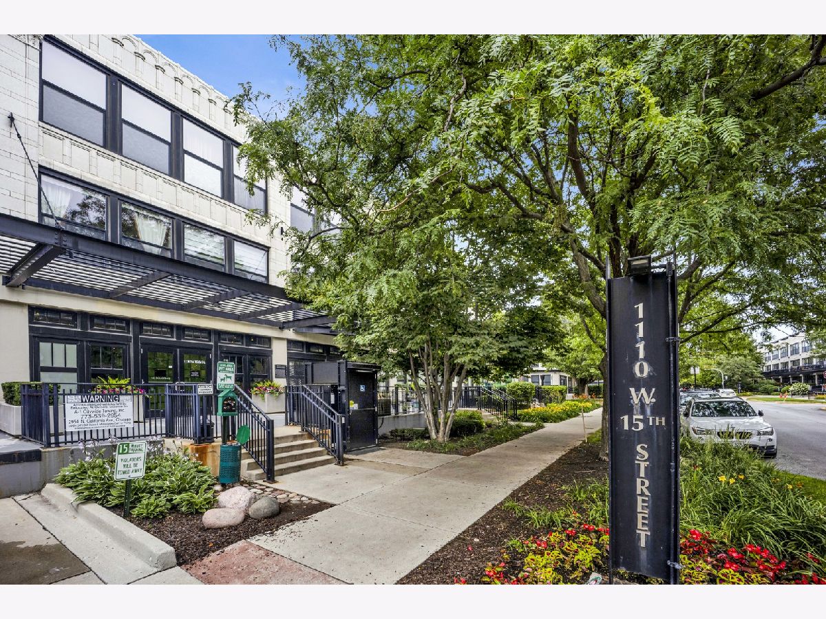 Condominiums Rented University Commons Chicago Illinois, 1110 15th