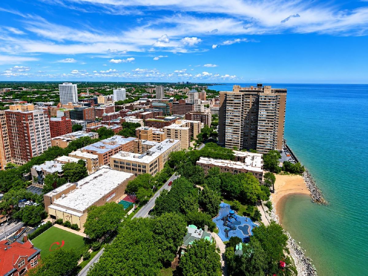  For Sale Chicago Illinois, 6301 Sheridan Road