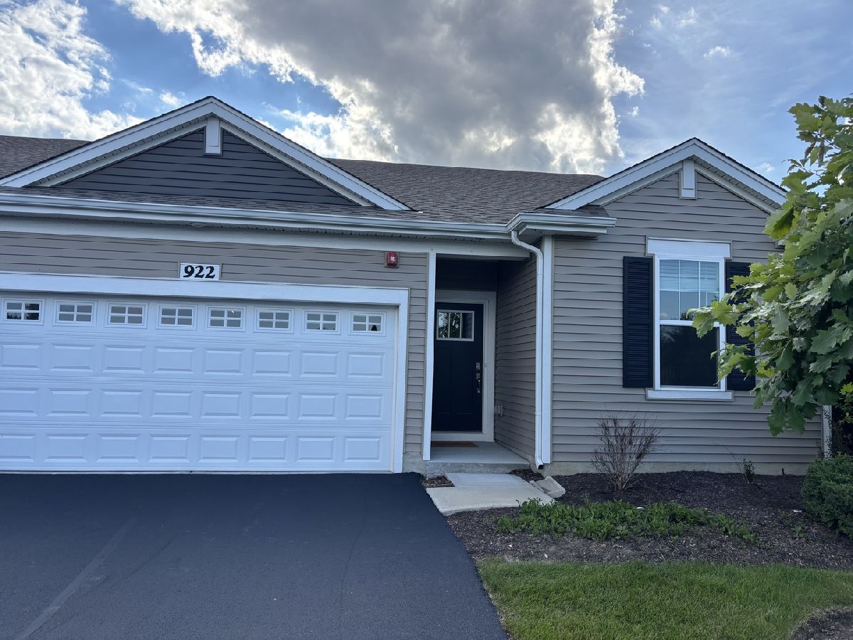  Rented North Aurora Illinois, 922 Darwin