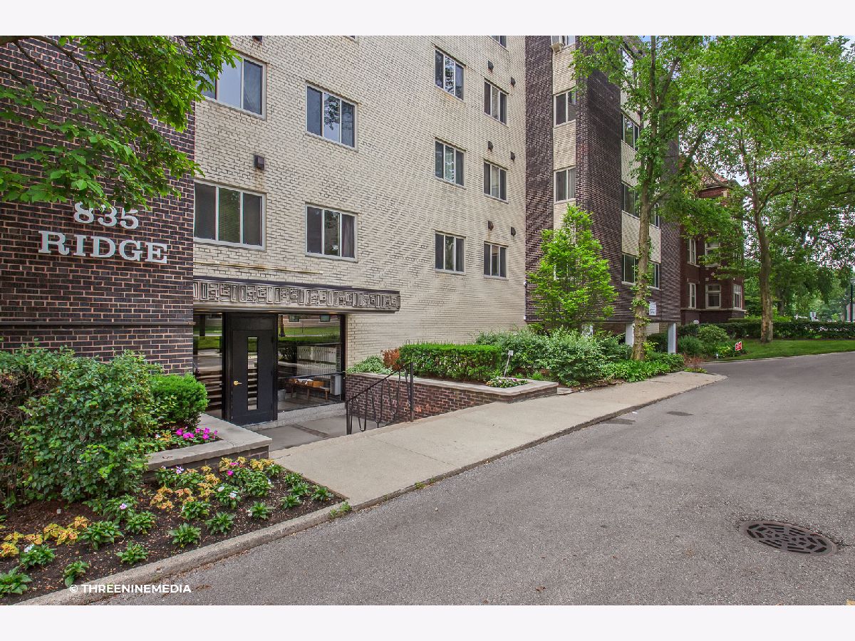  Rented Evanston Illinois, 835 Ridge