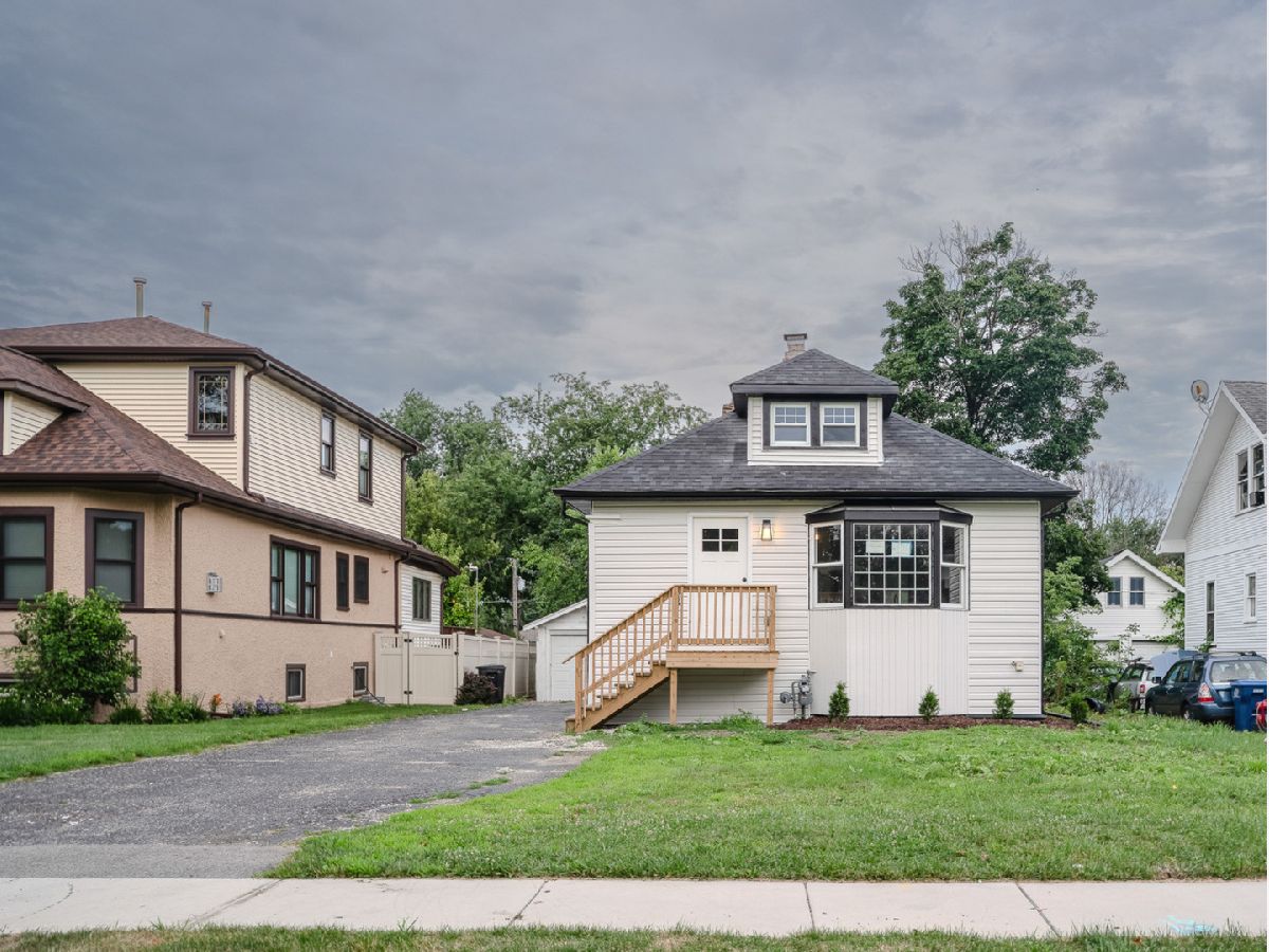  Rented Villa Park Illinois, 523 Monterey