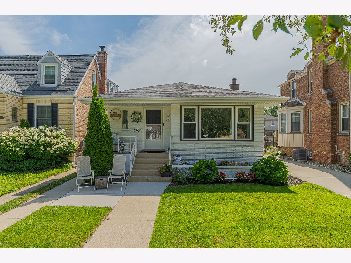  For Sale Evergreen Park Illinois, 9717 Springfield Avenue