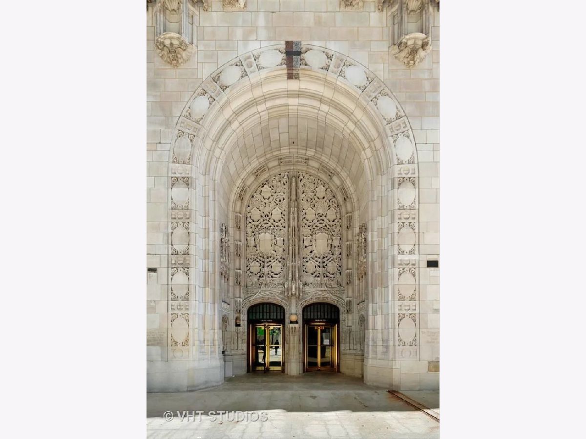Condos & Townhomes For Sale Tribune Tower Residences Chicago Illinois, 435 Michigan Avenue