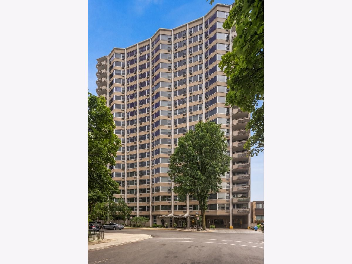  For Sale Chicago Illinois, 555 Cornelia Avenue