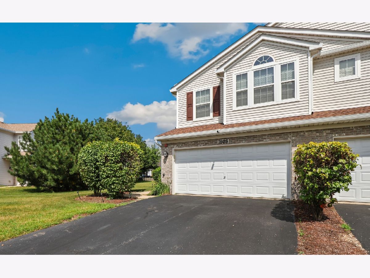  For Sale Montgomery Illinois, 1808 Candlelight Circle