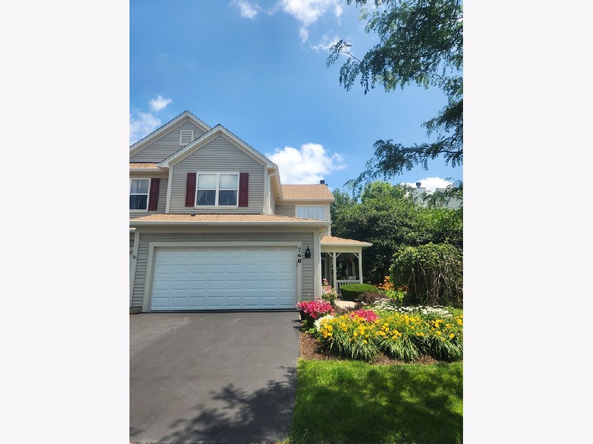 Townhomes & Condos & Homes For Sale Harvest Hills St Charles Illinois, 240 Grand Ridge Road