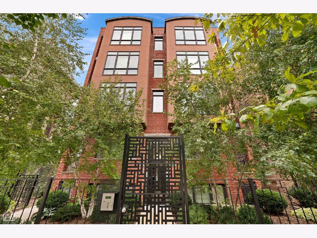 Condos & Townhomes & Homes For Rent Bronzeville Chicago Illinois, 4417 Indiana