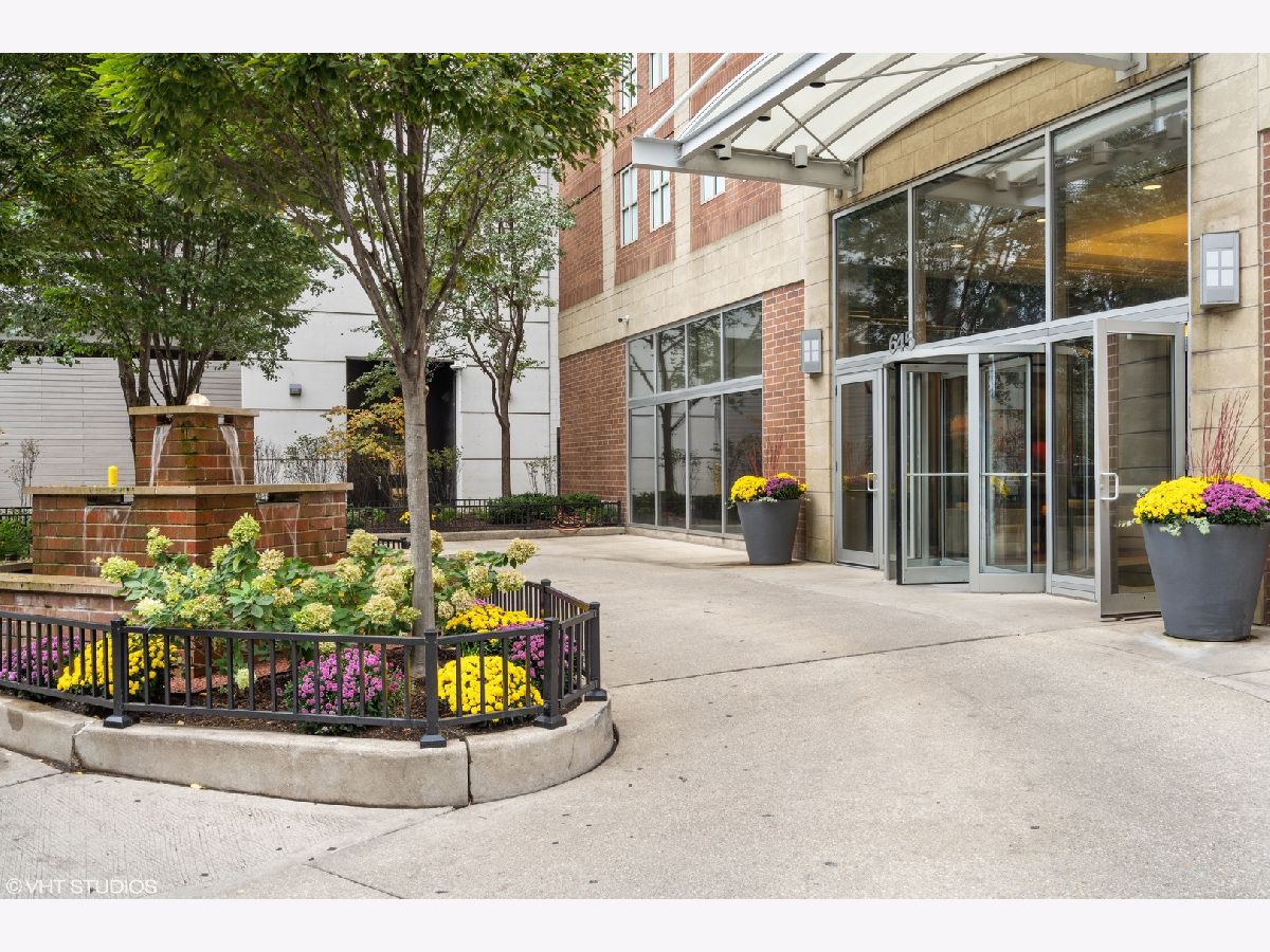 Condominiums For Rent Admirals Pointe Chicago Illinois, 645 Kingsbury