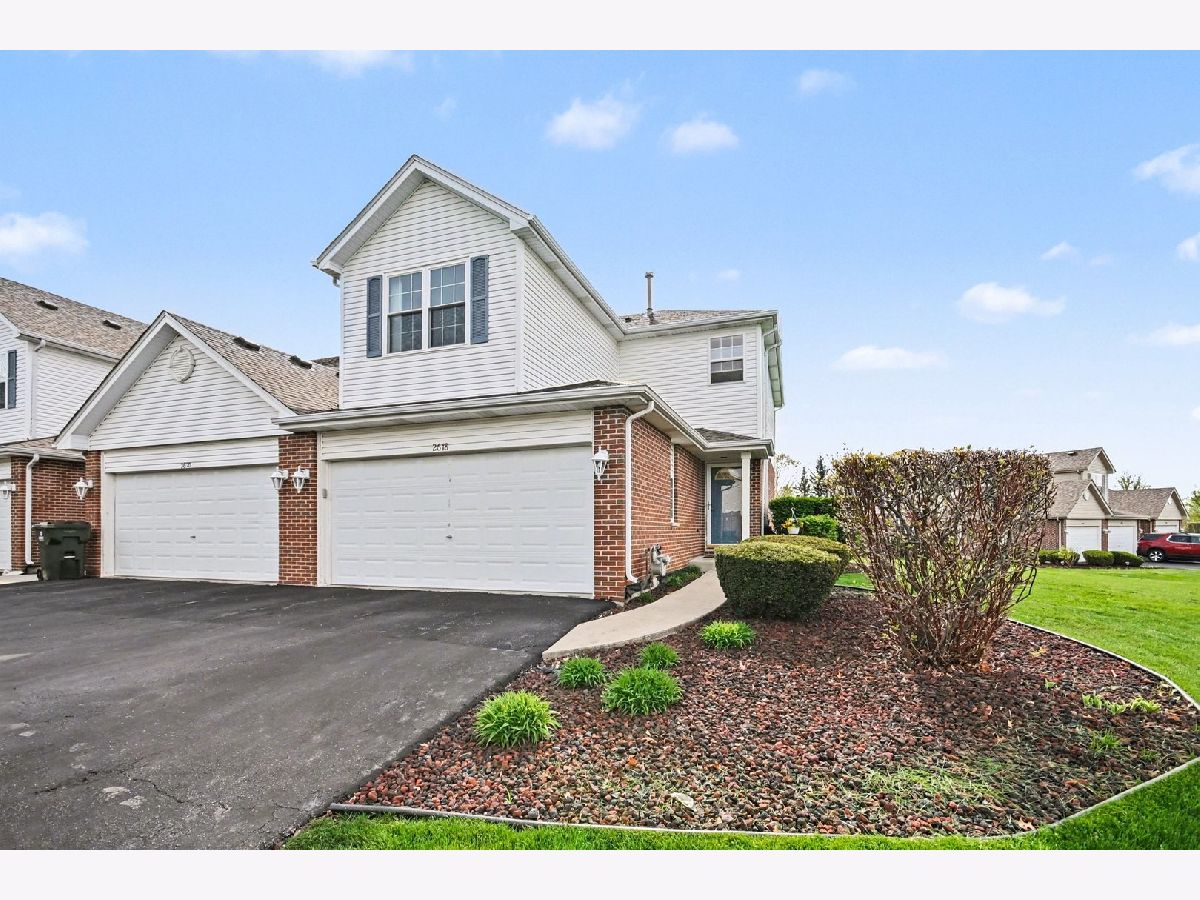 Townhomes & Condos & Homes For Sale Nantucket Lakes New Lenox Illinois, 2618 Foxwood Drive
