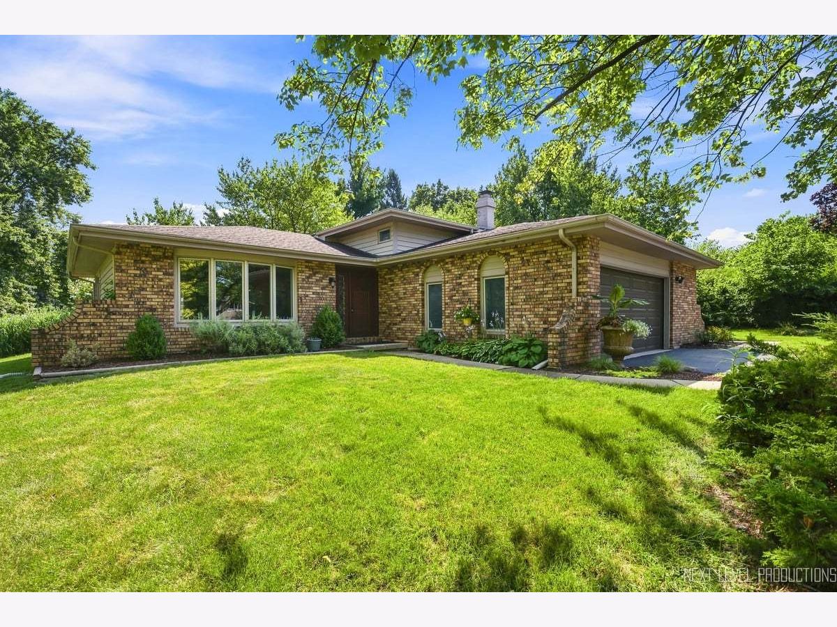 Homes For Sale Wideview St Charles Illinois, 4N849 White Pine Lane