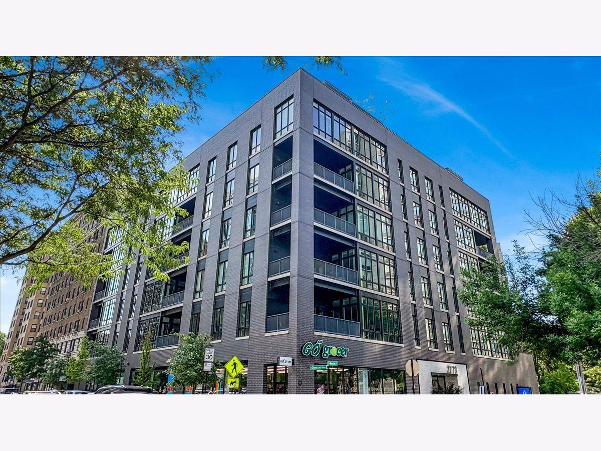  For Sale Chicago Illinois, 2773 Hampden Court