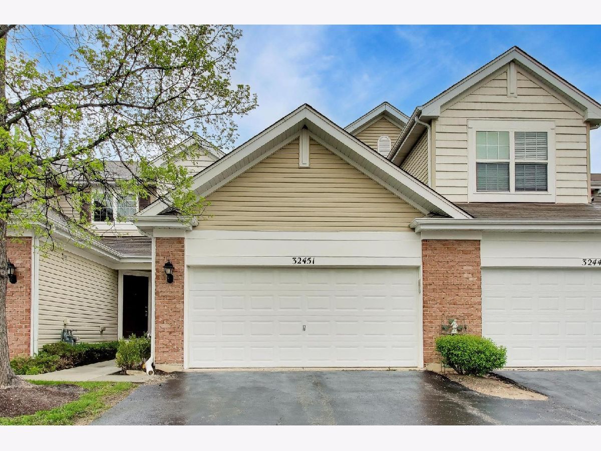  For Sale Lakemoor Illinois, 32451 Allegheny Way