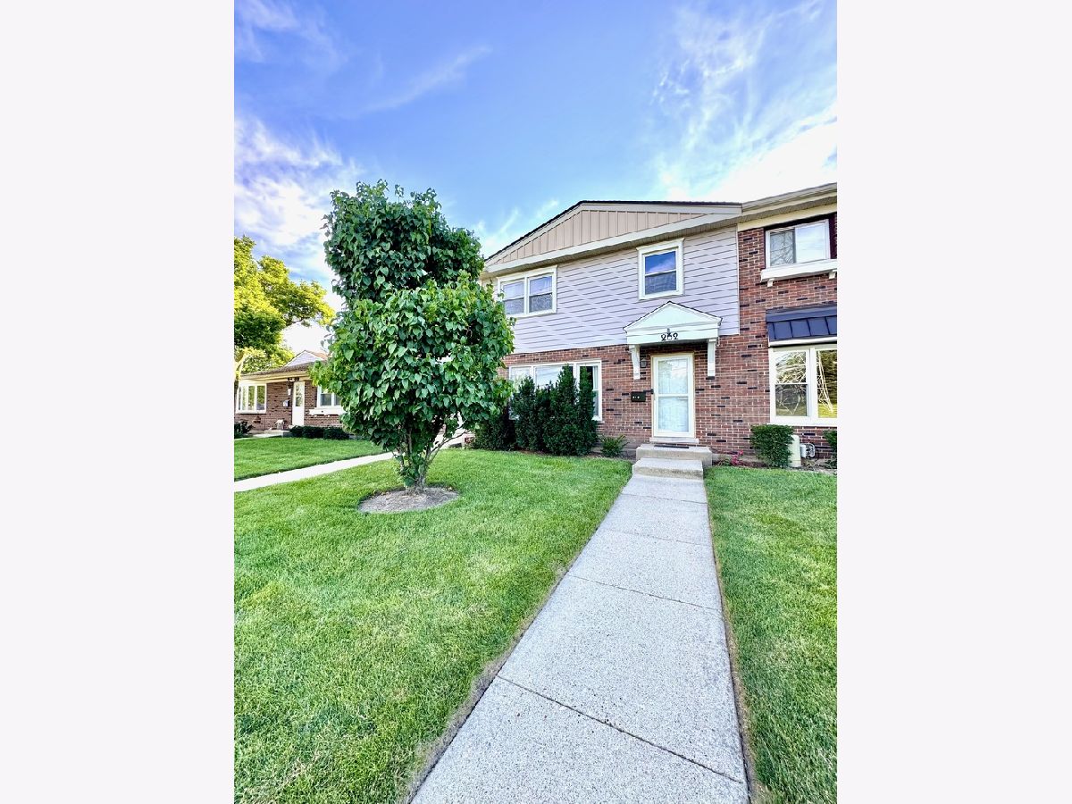  For Sale Wood Dale Illinois, 262 Station Drive