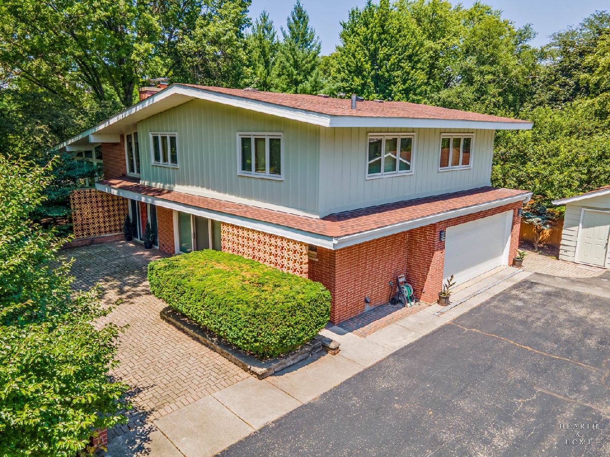  For Sale Crystal Lake Illinois, 888 Country Club Road