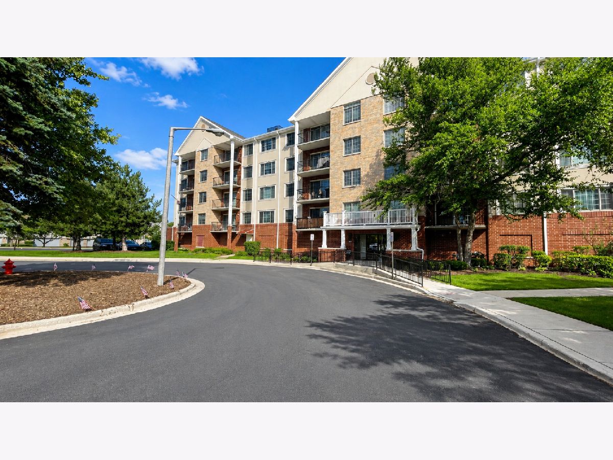 Townhomes & Condos For Sale Waterfall Glen Darien Illinois, 2301 Oakmont Way