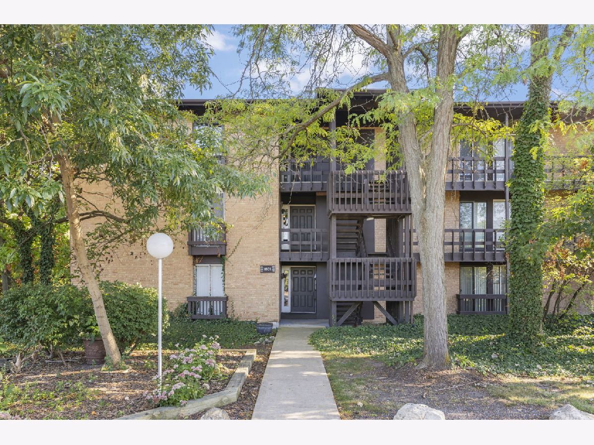 Condos & Townhomes For Sale Four Lakes Lisle Illinois, 1601 Maple Terrace