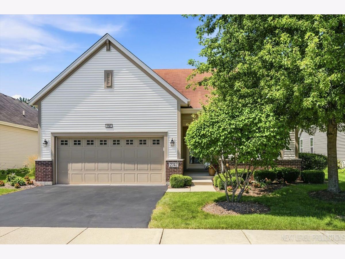 Townhomes & Condos & Homes For Sale Carillon Club Naperville Illinois, 2747 Northmoor Drive