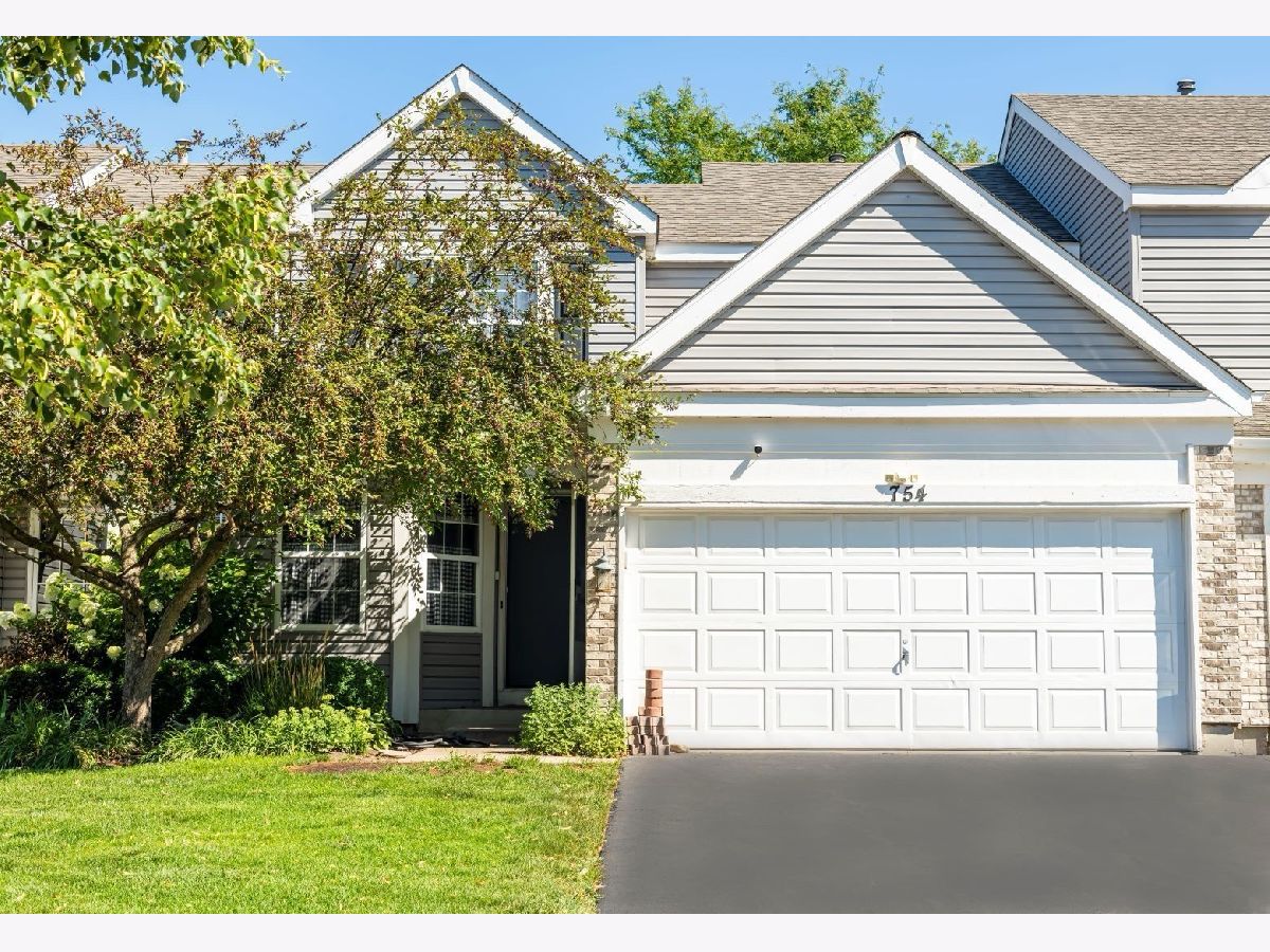  For Rent Crystal Lake Illinois, 754 Savannah