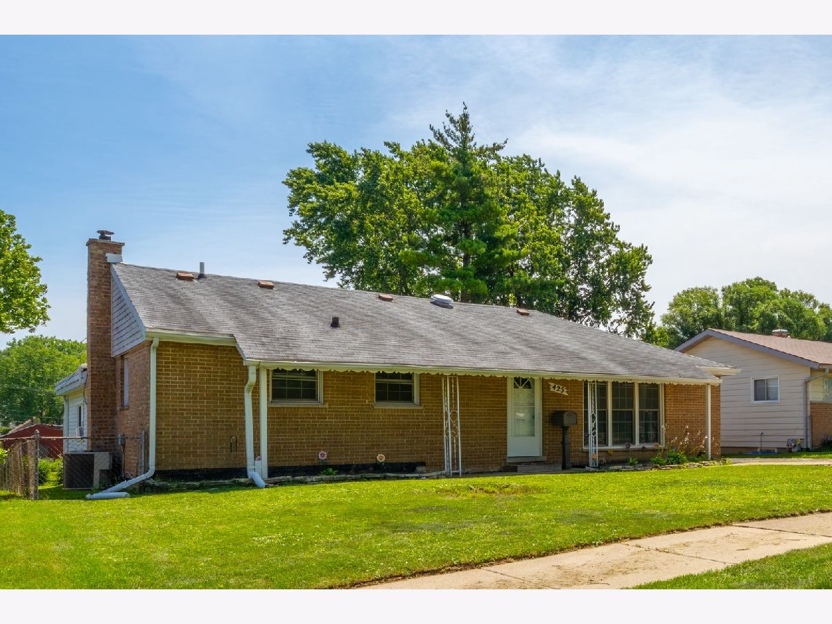  For Sale Addison Illinois, 425 Clarendon Avenue