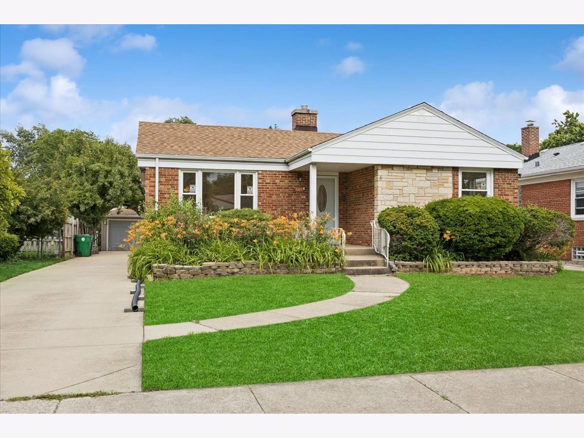  For Sale Westchester Illinois, 1307 Hull Avenue