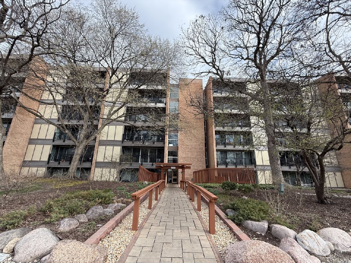 Condos & Townhomes For Rent Four Lakes Lisle Illinois, 6000 Oakwood