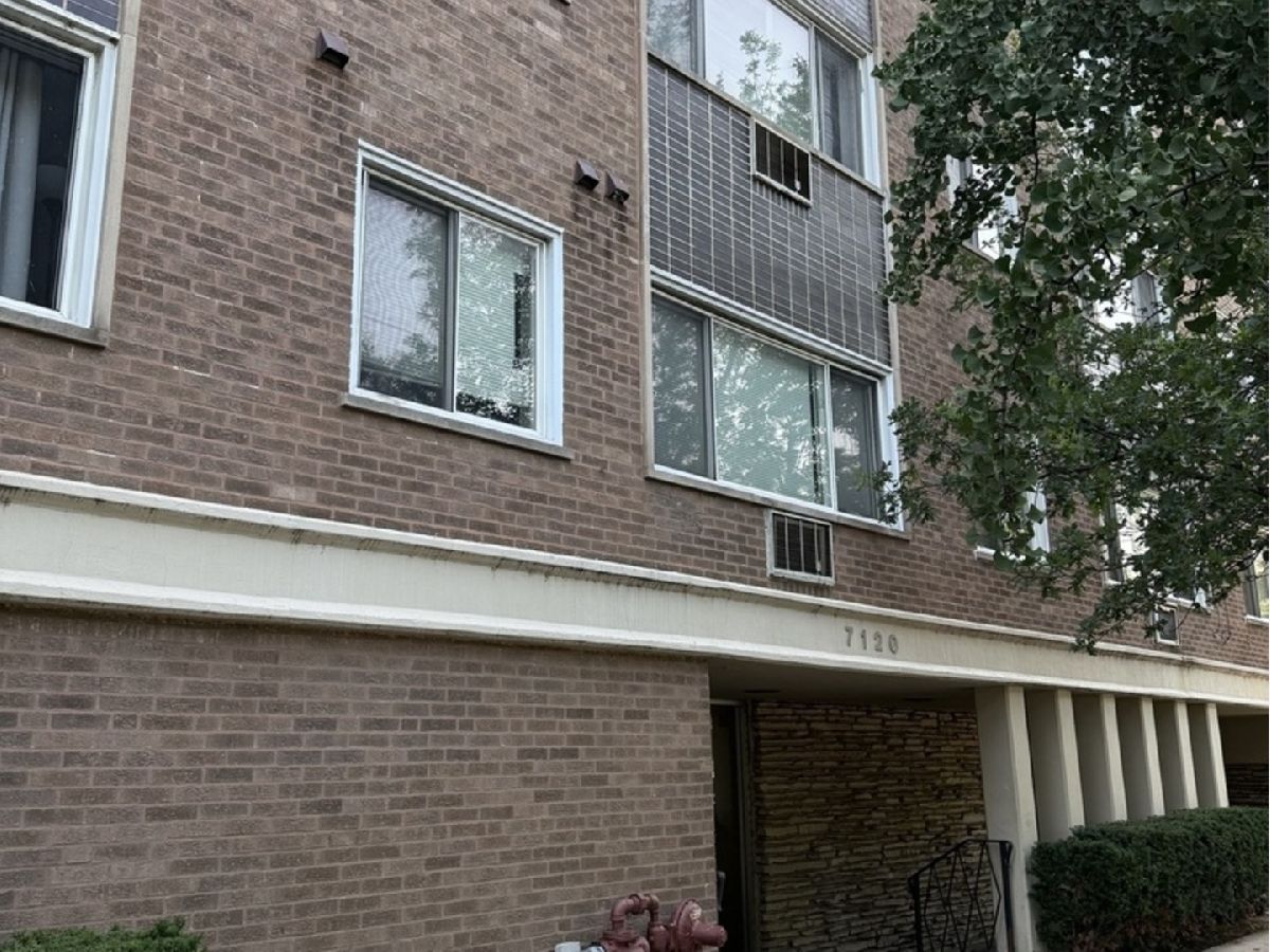  For Sale Chicago Illinois, 7120 Sheridan Road