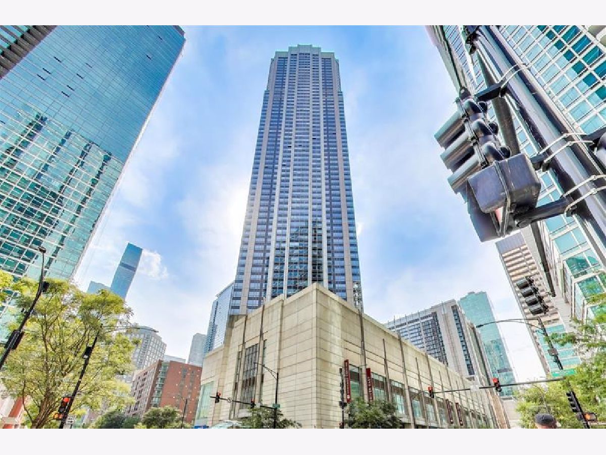  For Sale Chicago Illinois, 512 Mcclurg Court