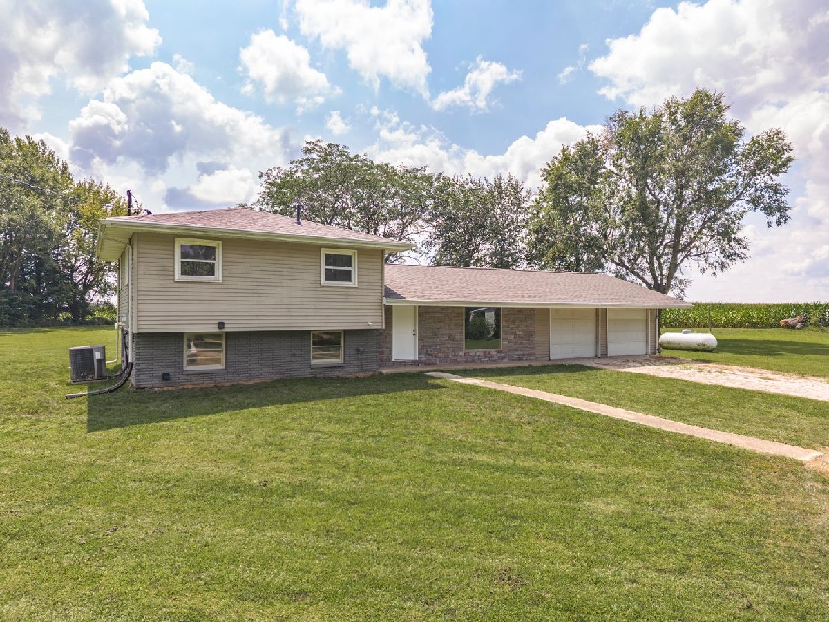  For Sale Hudson Illinois, 15795 2550 North Road