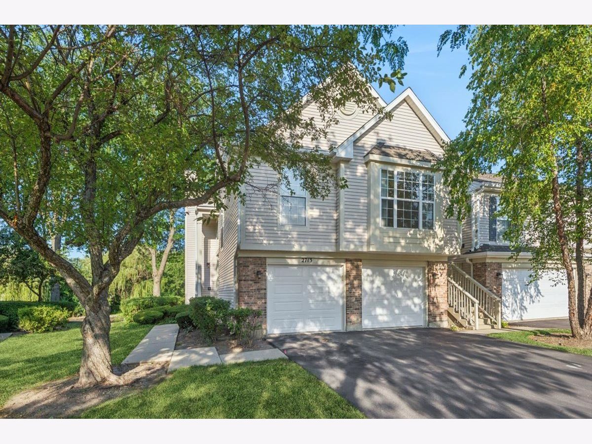 Townhomes & Condos For Sale Lost Creek Arlington Heights Illinois, 2713 Embers Lane
