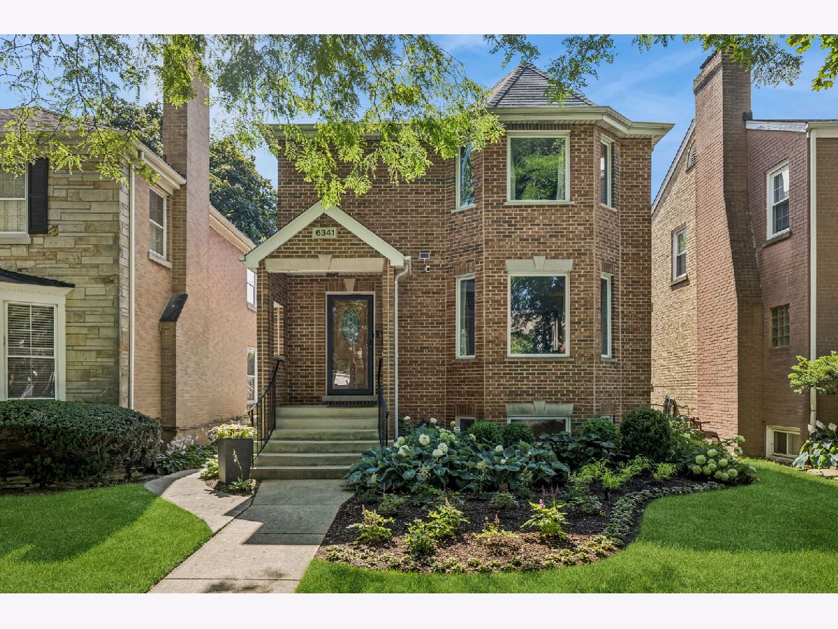 Homes & Condominiums For Sale Edgebrook Chicago Illinois, 6341 Le Mai Avenue