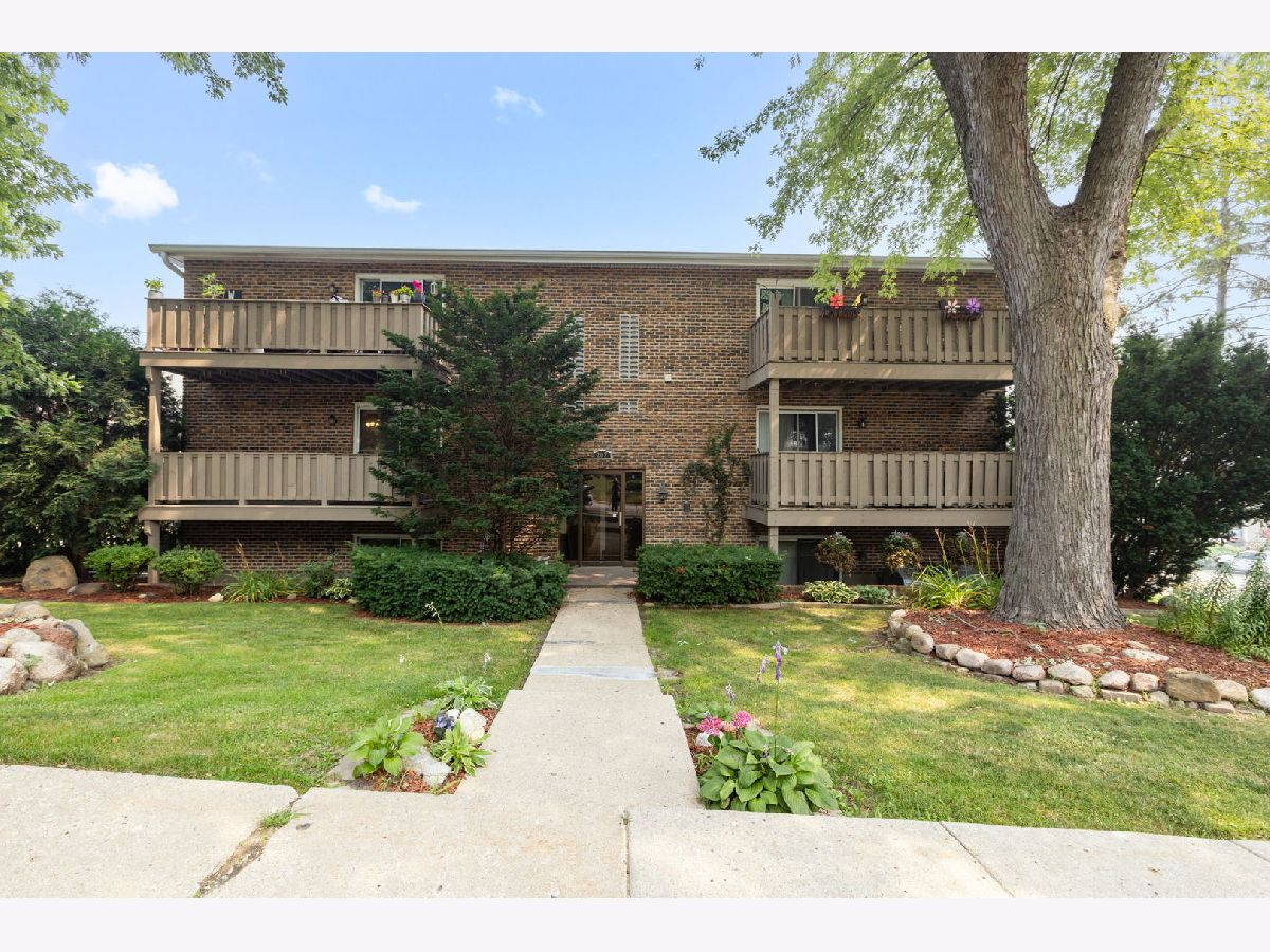  For Sale Woodstock Illinois, 207 Fremont Street
