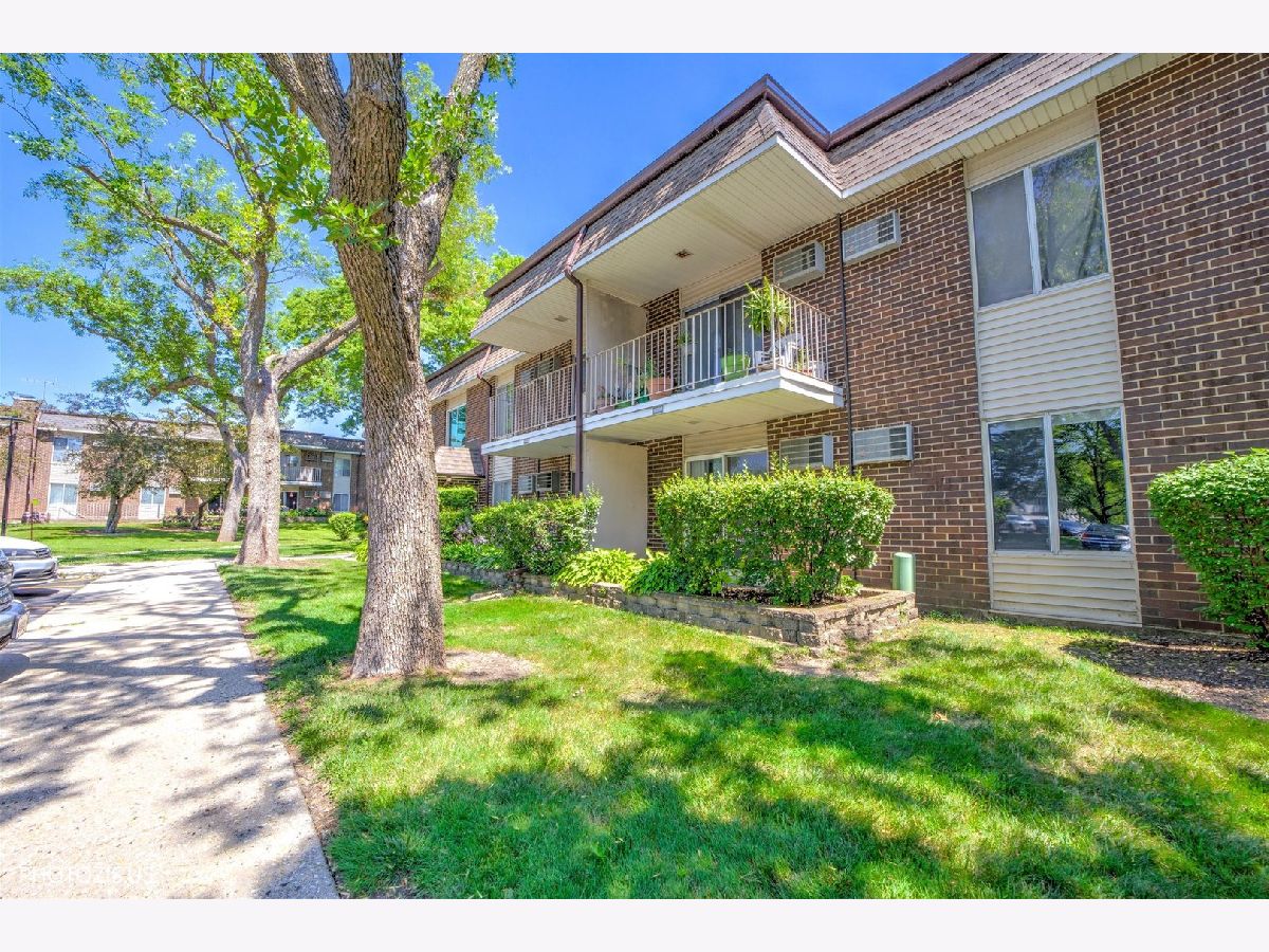 Homes & Condominiums For Sale Mill Creek Buffalo Grove Illinois, 1103 Miller Lane