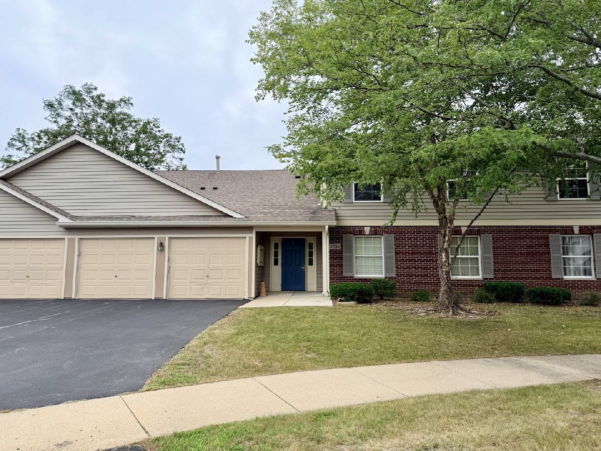 Condos & Townhomes For Rent Fairfield Village Round Lake Beach Illinois, 1244 Red Oak