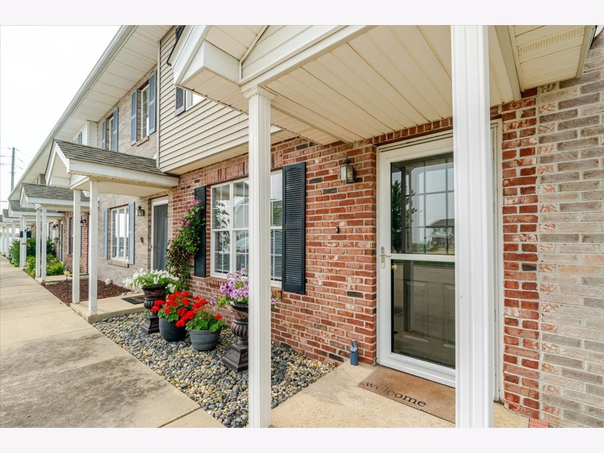Condos & Townhomes & Homes For Sale Prairieview Estates Bloomington Illinois, 29 Fetzer Court