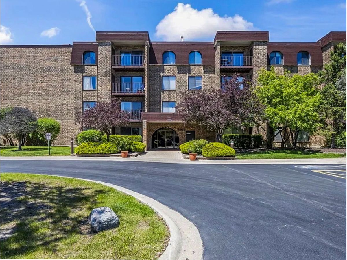 Condominiums & Homes For Sale Salceda Del Norte Northbrook Illinois, 2100 Valencia Drive