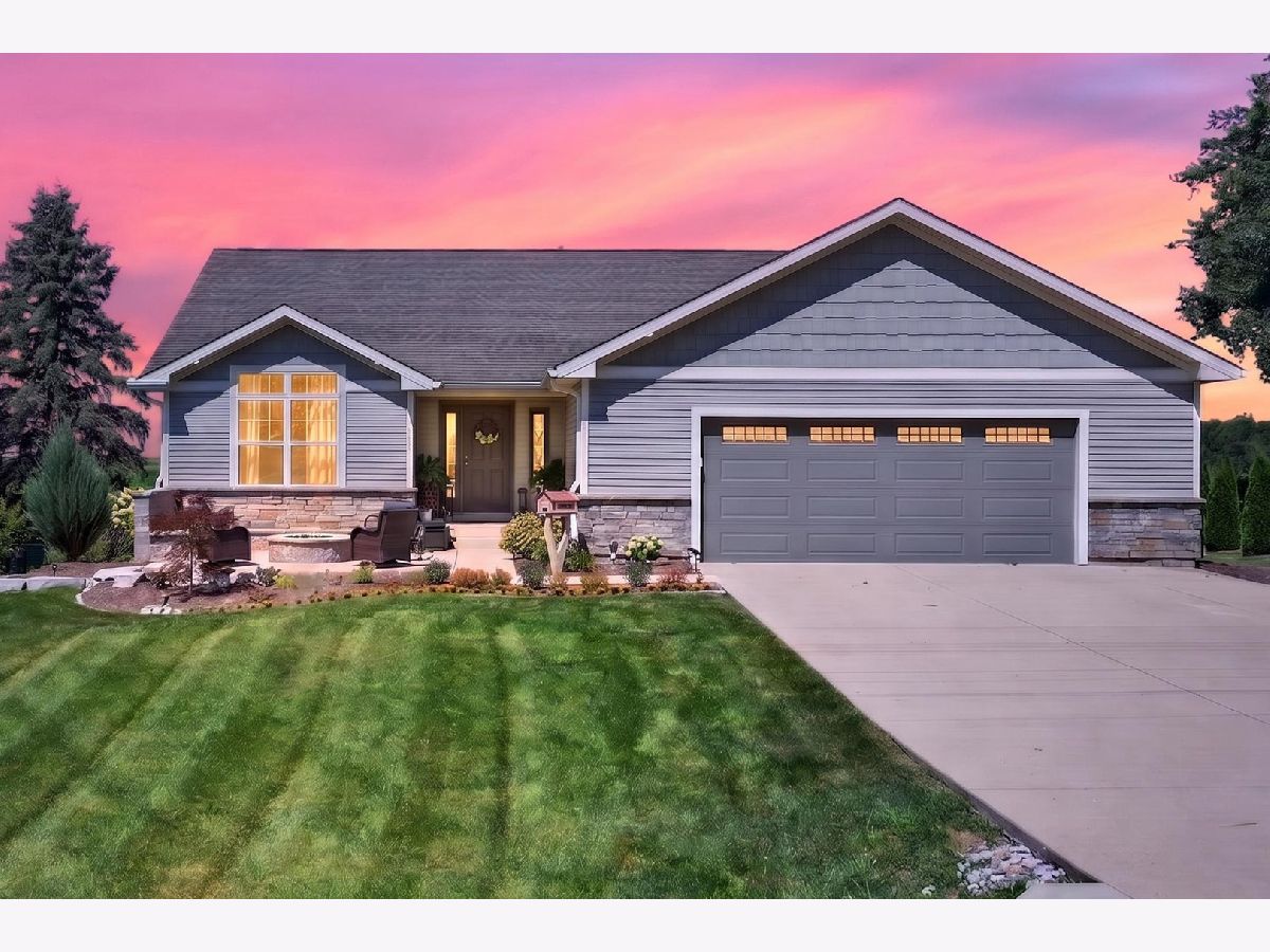  For Sale Hudson Illinois, 25424 1750 East Road